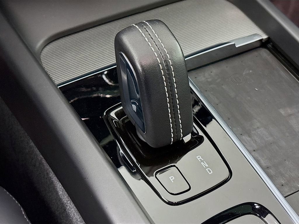 2022 Volvo XC60 B6 R-Design