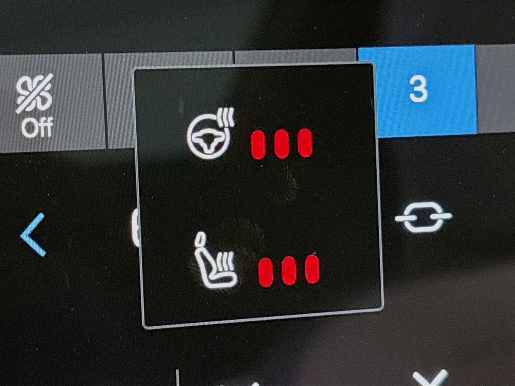 2022 Volvo XC60 B6 R-Design