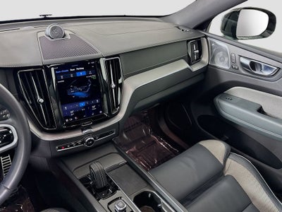 2022 Volvo XC60 B6 R-Design