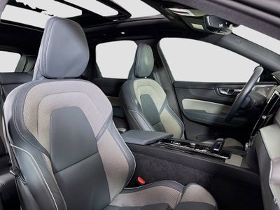 2022 Volvo XC60 B6 R-Design