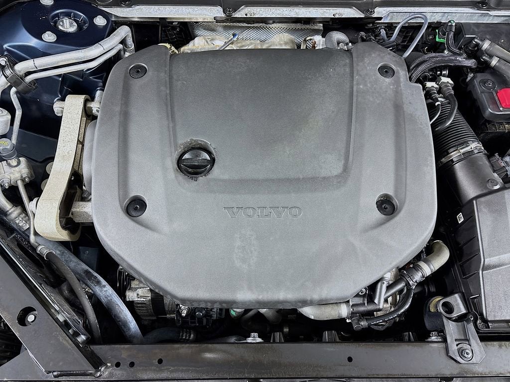 2022 Volvo XC60 B6 R-Design