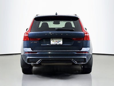 2022 Volvo XC60 B6 R-Design