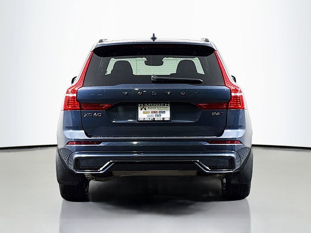 2022 Volvo XC60 B6 R-Design