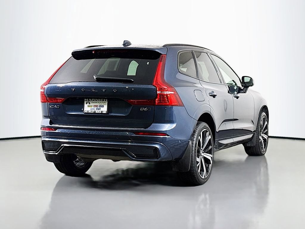 2022 Volvo XC60 B6 R-Design